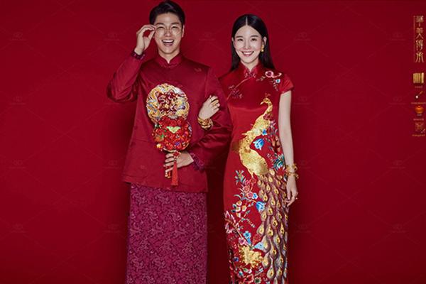 中式婚纱拍照姿势_婚纱照中式风格_推荐婚纱照类型中式女