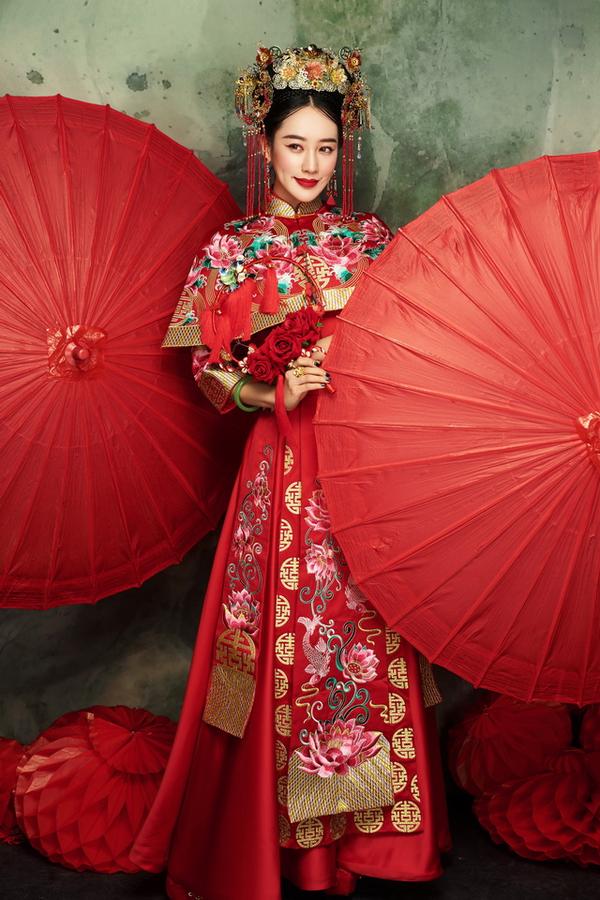 中式婚纱拍照姿势_婚纱照中式风格_推荐婚纱照类型中式女