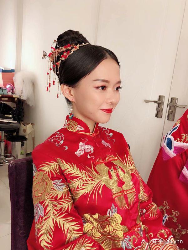 外景婚纱照动作个人_婚纱外景照动作个人可以拍吗_婚纱外景拍照姿势大全图片