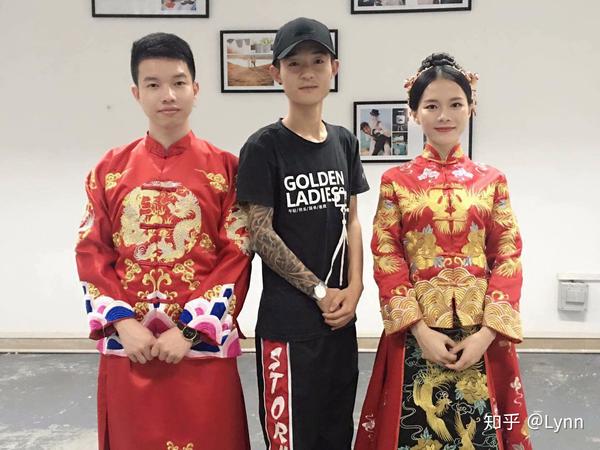婚纱外景照动作个人可以拍吗_外景婚纱照动作个人_婚纱外景拍照姿势大全图片